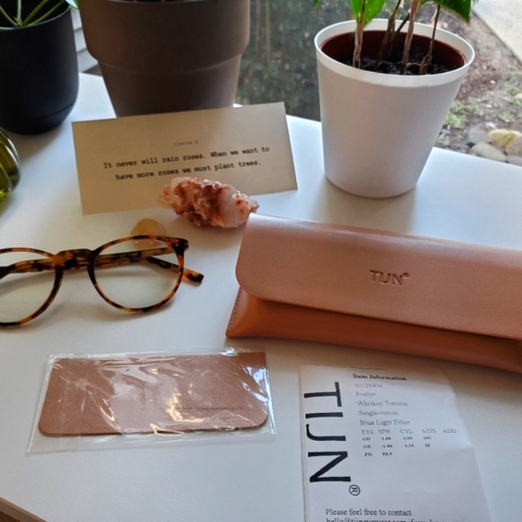 Tijn Glasses - Picture 4 of 5